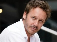El actor chileno dejó en claro que no coincide en algunas cuestiones con su expareja.
