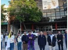 Gray encabezó el acto municipal en homenaje al Papa Francisco
