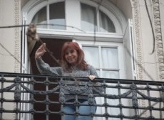 Cristina Kirchner: “Si no pensamos en cómo resolver la deuda, somos boleta”