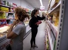 Los alimentos importados llegan hasta 75% más baratos que los argentinos