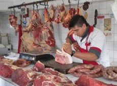La AFIP reglamentó el régimen por el que se devolverá 10% del monto pagado con tarjeta de débito o mediante código QR en carnicerías de barrio.