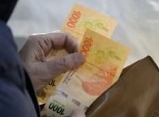 Varios servicios claves actualizarán sus precios y generarán presión sobre los gastos de los hogares.