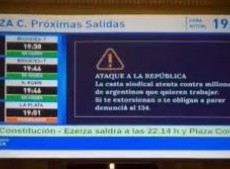 La leyenda apareció en las pantallas de las estaciones de trenes, horas antes de que comenzara la medida de fuerza.
