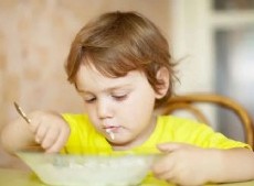 Casi la cuarta parte de niños, niñas y adolescentes que viven en hogares de clase media baja tuvieron algún tipo de privación alimentaria durante 2024.