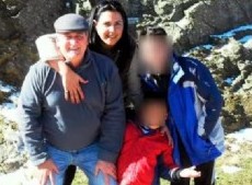 Un joven de 23 años asesinó a su padrastro y dejó al borde de la muerte a su mamá.