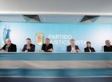 Se ajustan los detalles para acompañar a Cristina Kirchner a los tribunales.