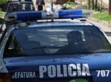 Detuvieron a un padre y a sus dos hijos por dejar morir a otro hermano