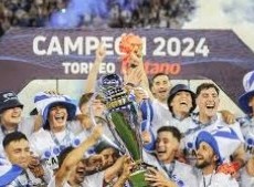 Vélez pasó por arriba a Huracán y vuelve a reinar