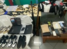 Los ladrones fueron interceptados luego de una persecución que comenzó cuando intentaron evadir un control policial.