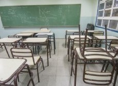 Los docenets realizan un paro por 24hs.