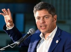 Axel Kicillof ironizó sobre el acto de Javier Milei en Moreno: “Lo podrían haber hecho en un gimnasio, dada la concurrencia”