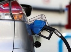 El Gobierno oficializó aumentos en los impuestos a los combustibles desde septiembre