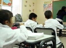Casi 2.500 escuelas bonaerenses tendrán una hora más de clases