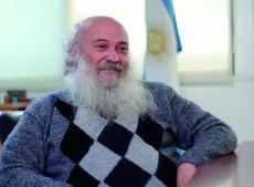 El Ministerio de Capital Humano radicó una denuncia contra Emilio Pérsico por operar "de los dos lados del mostrador" durante su gestión.