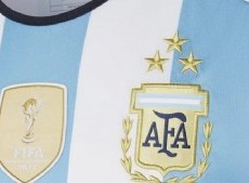 Desde las 0 horas de este lunes Adidas lanzó a la venta la nueva camiseta de Argentina.