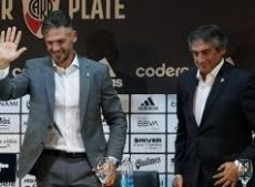 El DT reveló la charla que tuvo con el manager del club de Núñez.