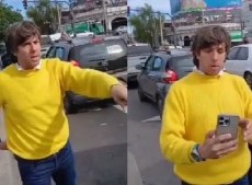 El conductor se puso a discutir con las personas y la pelea se volvió viral.