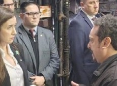 Victoria Villarruel visitó una fábrica y tuvo un tenso encuentro con un sindicalista
