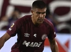 Un defensor de Lanús sufrió una gravísima lesión