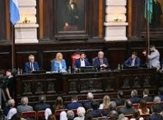 El kirchnerismo quiere aprobar la reelección indefinida de legisladores y abre otro conflicto con Kicillof
