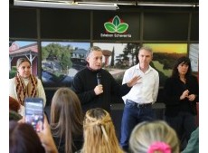 Fernando Gray formalizó el pase a planta permanente de 60 trabajadores municipales