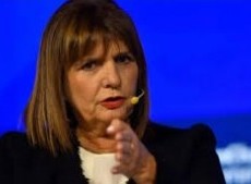 Bullrich adelantó “medidas especiales” para los barrabravas que marchen con los jubilados