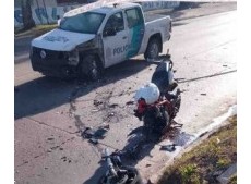 Un motociclista murió tras chocar con un patrullero en persecución
