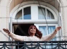 El Tribunal Oral Federal Nº 2 indicó que toda persona no familiar debe pedir permiso por escrito para verla.