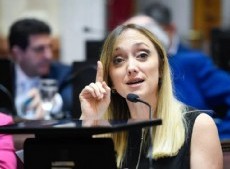 Anabel Fernández Sagasti cuestionó la estrategia del gobernador bonaerense tras la detención de la ex presidenta.