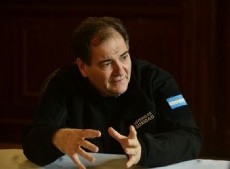 Javier Alonso repudió la agresión a Milei en Lomas de Zamora pero acusó “provocación política”