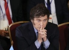 Baja la imagen de Javier Milei, aunque La Libertad Avanza todavía lidera la intención de voto
