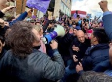 Javier Milei suspendió su actividad de campaña en Tierra del Fuego en medio de movilizaciones opositoras