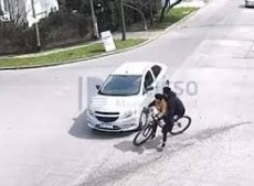 Atropelló a un hombre y su hijo que circulaban en bicicleta y huyó sin ayudarlos