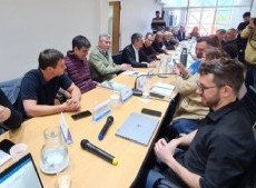 Estatales bonaerenses aceptan el aumento de 5% en dos tramos