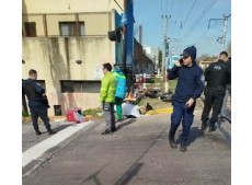 Un delivery falleció al ser arrollado por el Tren Roca