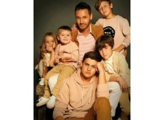 El actor compartió una de las fotos que hizo para una conocida revista chilena junto a sus hijos.