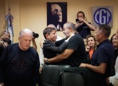 La plana mayor de la CGT manifestó su apoyo a Kicillof y negocia lugares en las listas