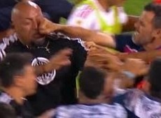 La terrible trompada que recibió La Roca, el encargado de seguridad de River, durante la pelea en Mendoza