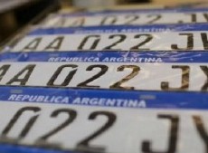 La Provincia implementará "una alternativa para identificar a los vehículos" ante la falta de chapas para las patentes