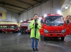 Mayra Mendoza participó de la presentación de una nueva unidad para los bomberos voluntarios de Bernal