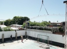 Avanza la construcción de un techo parabólico en el Club Las Colinas de Monte Grande Sur
