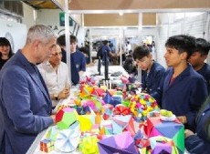 En su jornada inaugural la recorrió el intendente Ferraresi y conversó con estudiantes y docentes.