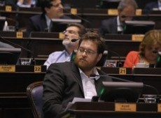El diputado provincial por el Partido Obrero en el Frente de Izquierda-Unidad cuestionó los dichos del gobernador durante la apertura de sesiones en la Legislatura.