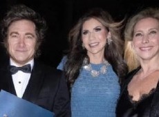 Los hermanos Milei con Kristi Noem, secretaria de Seguridad Interior de EE.UU.