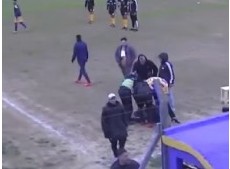 Brutal agresión a Luis Ventura en un partido de fútbol
