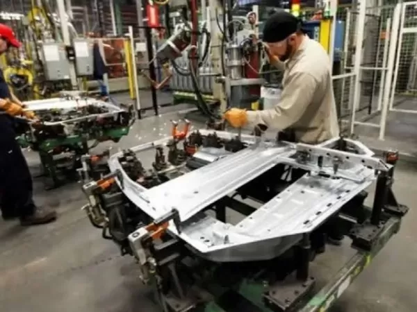 La industria lidera la p&eacute;rdida de empleo formal y crece la alerta por el cierre de empresas