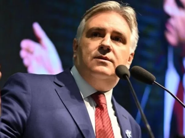 Llaryora congela los gastos de todos los ministerios, golpeado por la baja de la coparticipaci&oacute;n