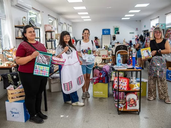 El Municipio lanz&oacute; el programa "Vuelta al Cole" en la Tienda Brown con beneficios para las familias