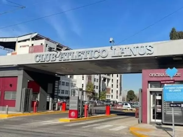 Internaron a un nene de 12 a&ntilde;os luego de que se le cayera un arco de f&uacute;tbol en la cabeza en el club Lan&uacute;s