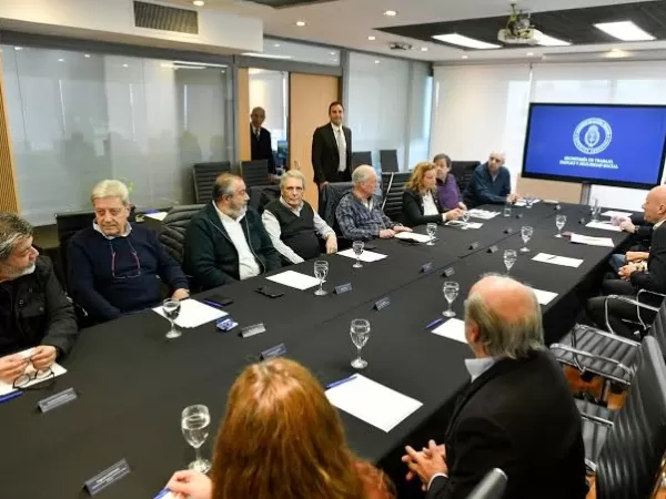 Fracas&oacute; la reuni&oacute;n del Consejo del Salario: el Gobierno decidir&aacute; la pr&oacute;xima suba del sueldo m&iacute;nimo por decreto